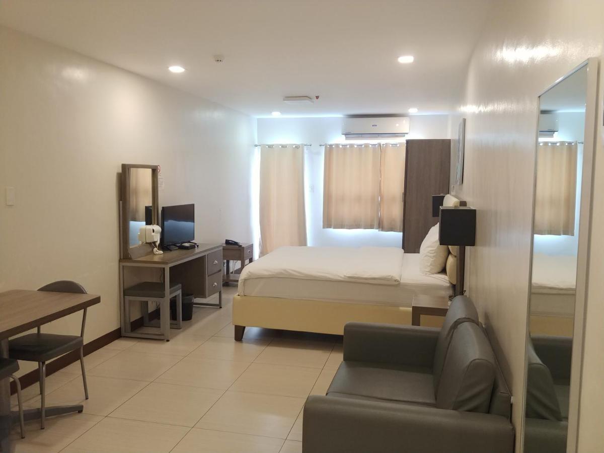 Hotel Merlo Makati City Exterior photo